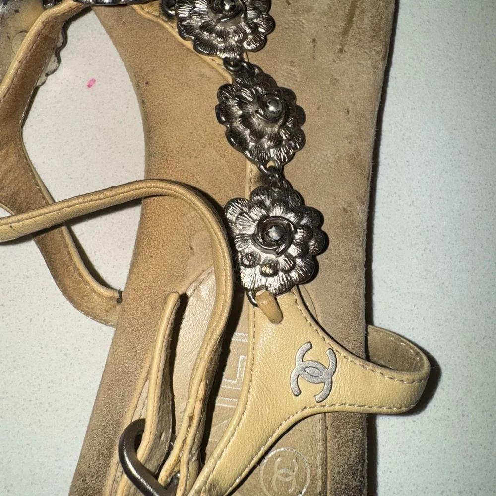 CHANEL Beige Tan Floral Embellished Thong Sandals